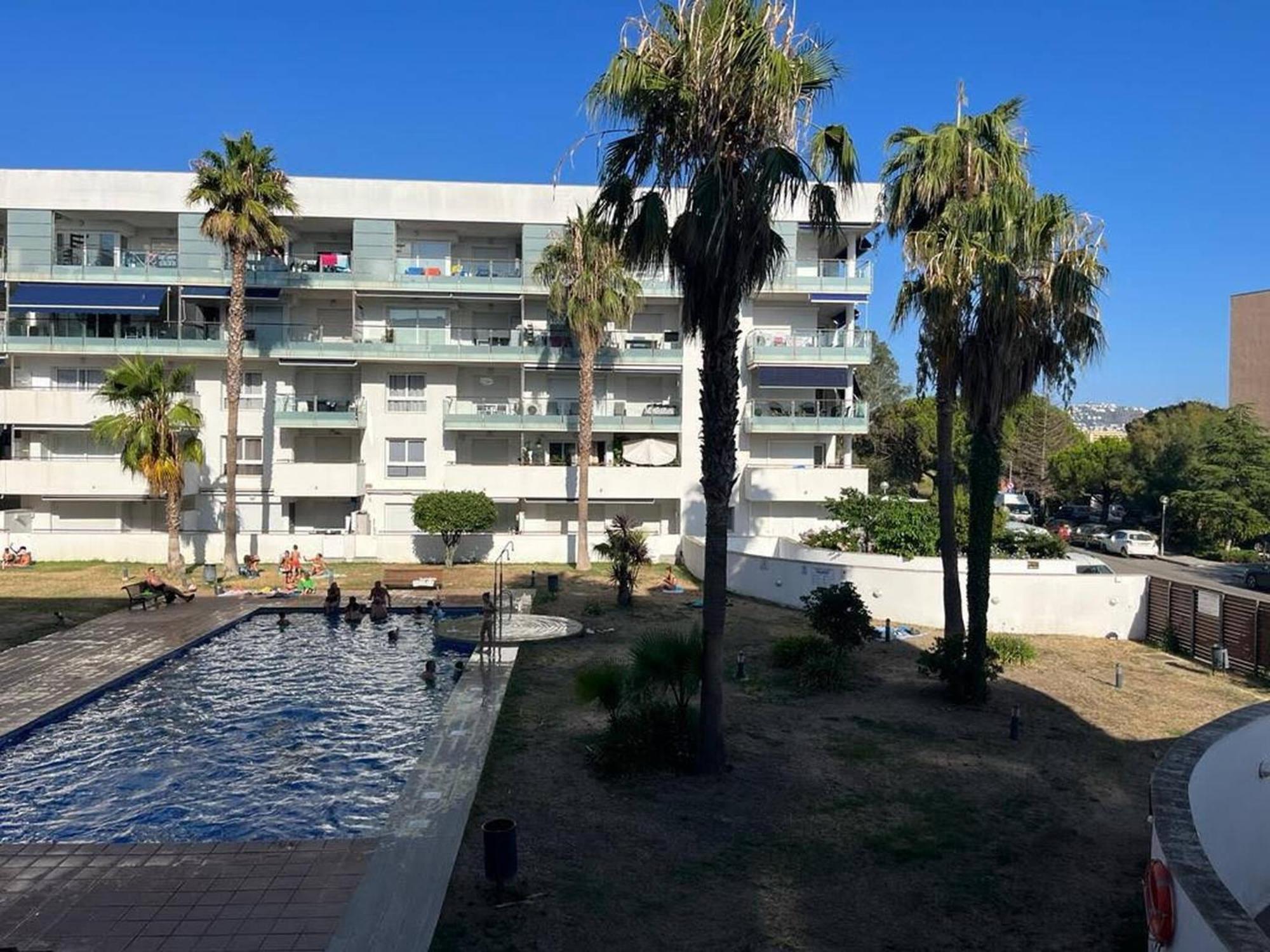 Apartment Bonito Con Parking Y Piscina En